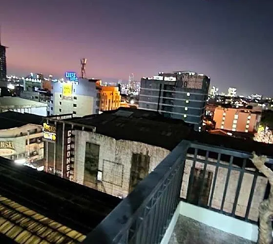 Jollihive Backpackers Co-living Space For Women